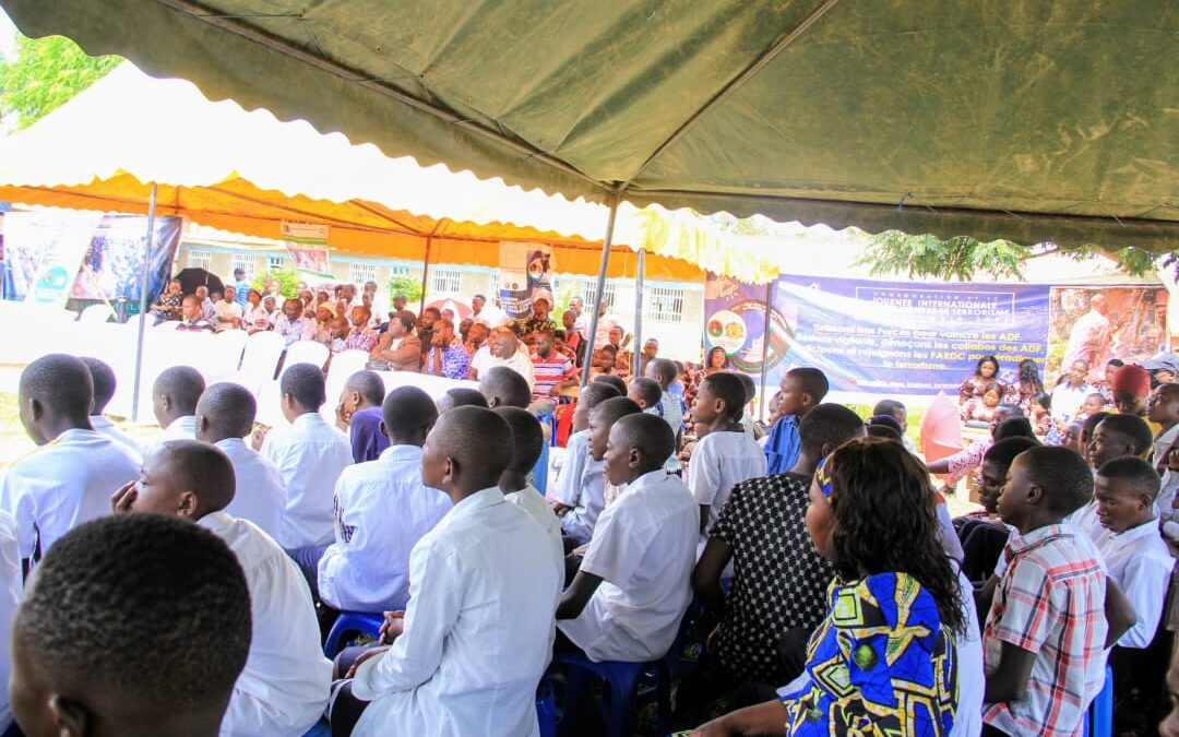 Oïcha : devant la jeunesse scolaire réunie pour une triple cérémonie à l’Institut Mgr Kahongya, Ubuntu Panafrika appelle à la vigilance face à l’ADF à l&rsquo;approche des fêtes