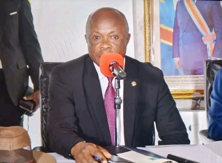 Kasaï : Le vice-ministre Théo Kazadi met en garde les gestionnaires d&rsquo;ecoles sur la détention de faux arrêtés