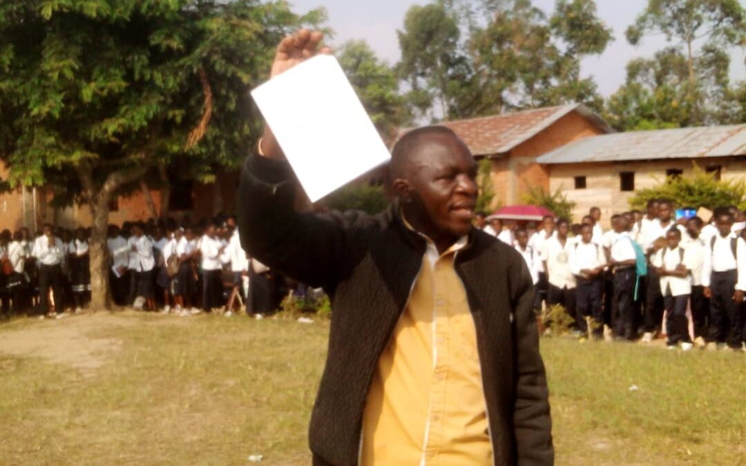 Nord-Kivu : à Oïcha, les élèves de l&rsquo;institut Monseigneur Kahongya lancent Memoria, une revue littéraire pour dénoncer les massacres et l’injustice à Beni (Téléchargez le fichier sur Oichanews.net)