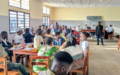 Oïcha : devant des étudiants en café scientifique, Ubuntu Panafrika encourage la résistance communautaire aux côtés de l’armée face à la résurgence des attaques ADF