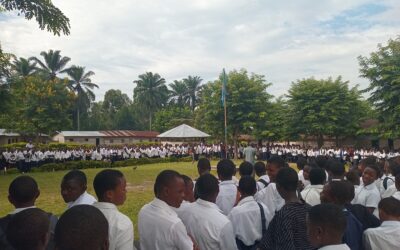 Oïcha – Lutte contre le virus Ebola : l&rsquo;institut Monseigneur Kahongya lance la campagne une porte, un lavabo, aucun élève en classe sans cash-nez !