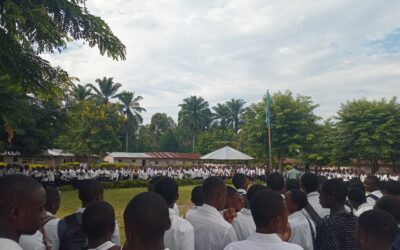 Oïcha – Lutte contre le virus Ebola : l&rsquo;institut Monseigneur Kahongya lance la campagne une porte, un lavabo, aucun élève en classe sans cash-nez !