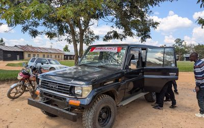 Oïcha : Buira Malamasa Kasomo appuie Mabasele avec une ambulance pour faciliter l’évacuation des malades et les femmes enceintes