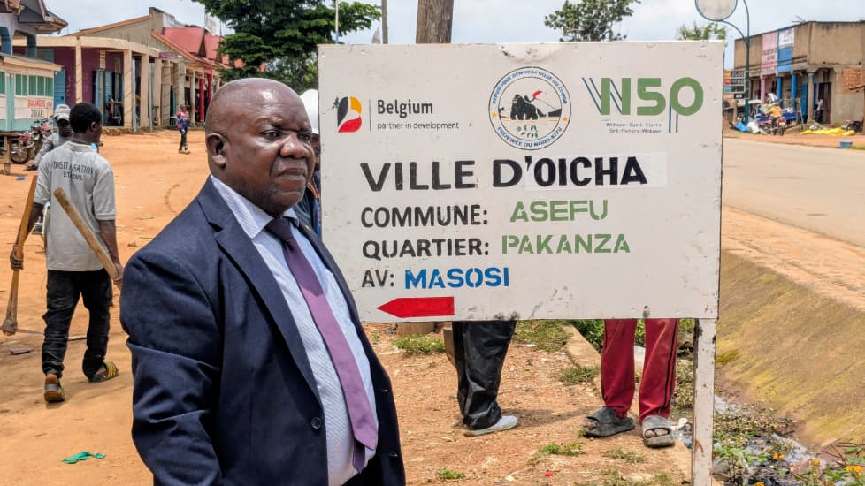 Oïcha : la ville se matérialise, la CPDA déploie les pancartes d’adressage pour la localisation des avenues dans les quartiers et communes.